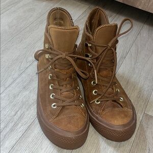 Chuck Tayler waterproof High-Top Women's Converse Sneakers 7.5